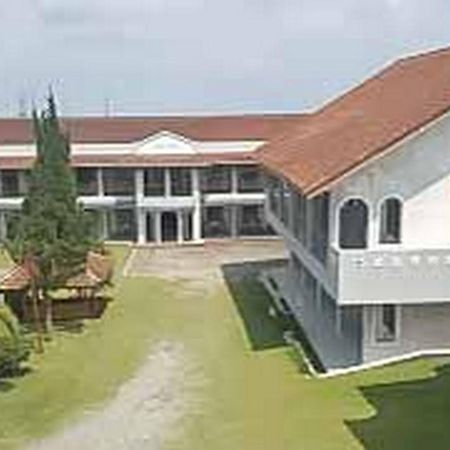 Hotel Puspa Sari Redpartner סיאטר מראה חיצוני תמונה