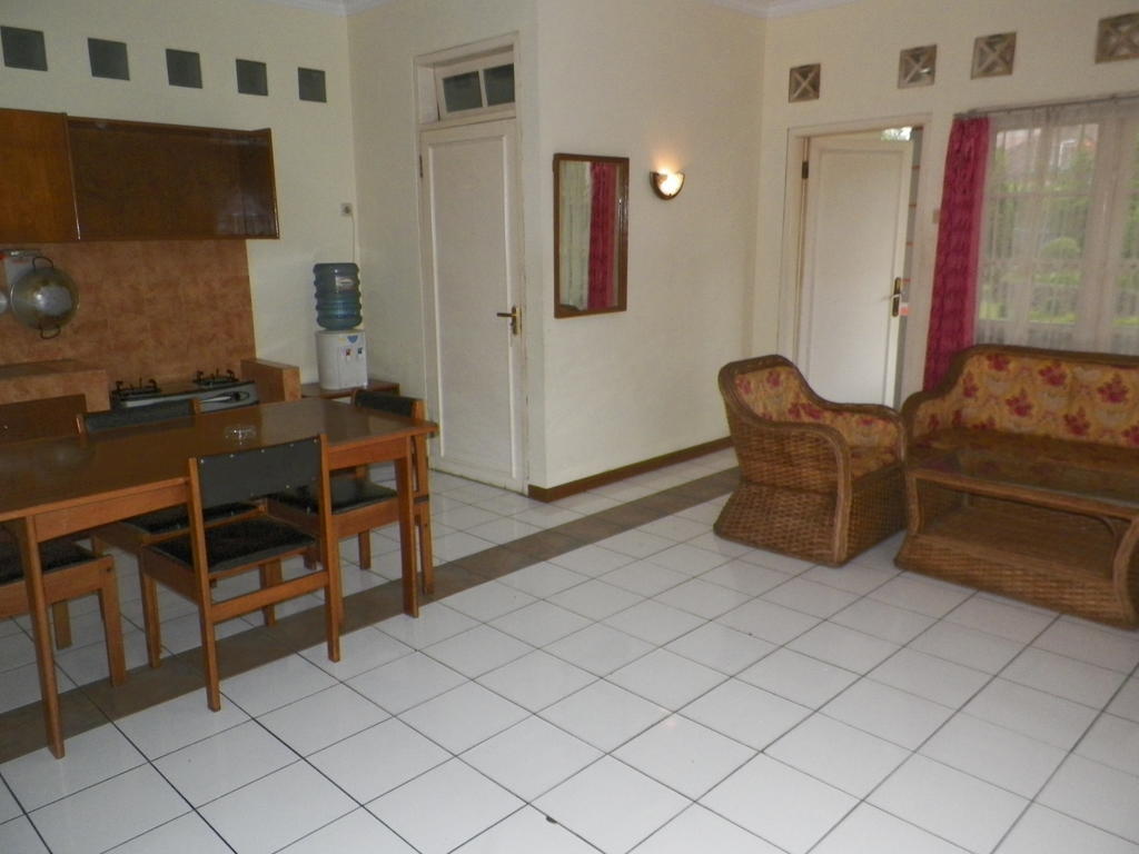 Hotel Puspa Sari Redpartner סיאטר חדר תמונה