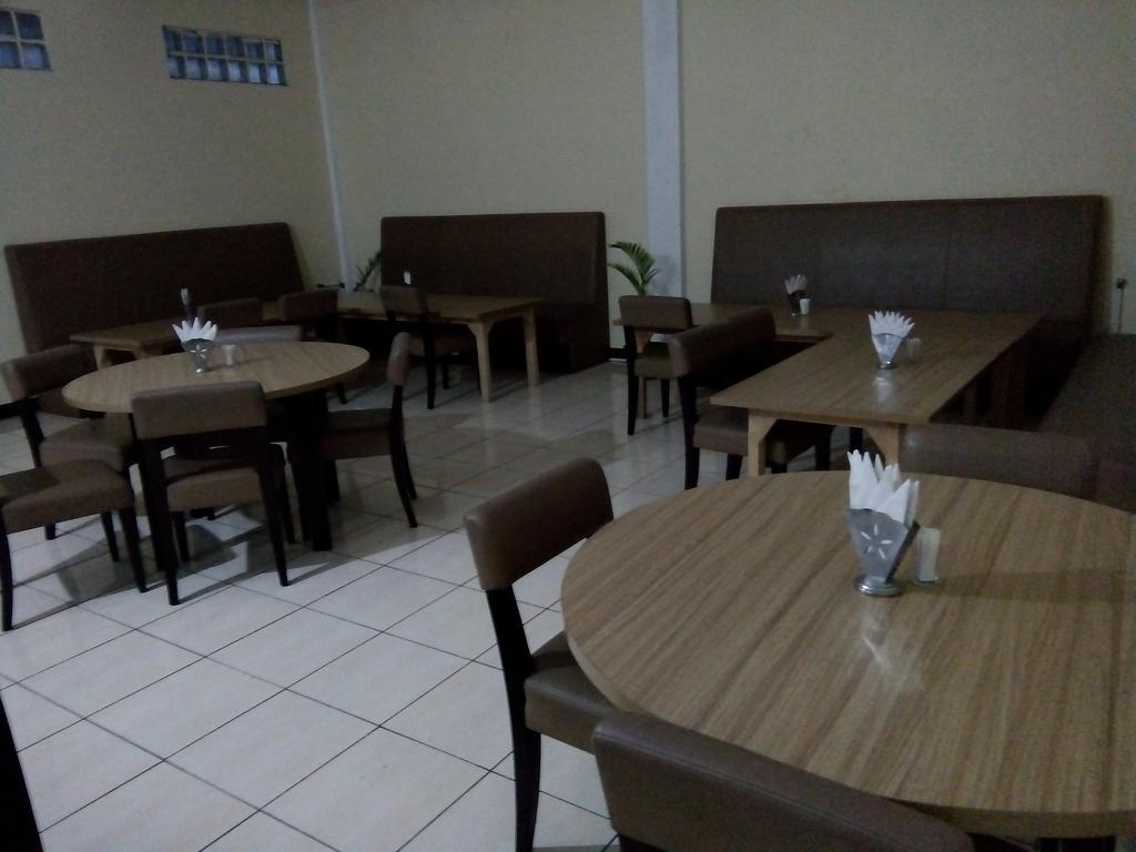 Hotel Puspa Sari Redpartner סיאטר מראה חיצוני תמונה